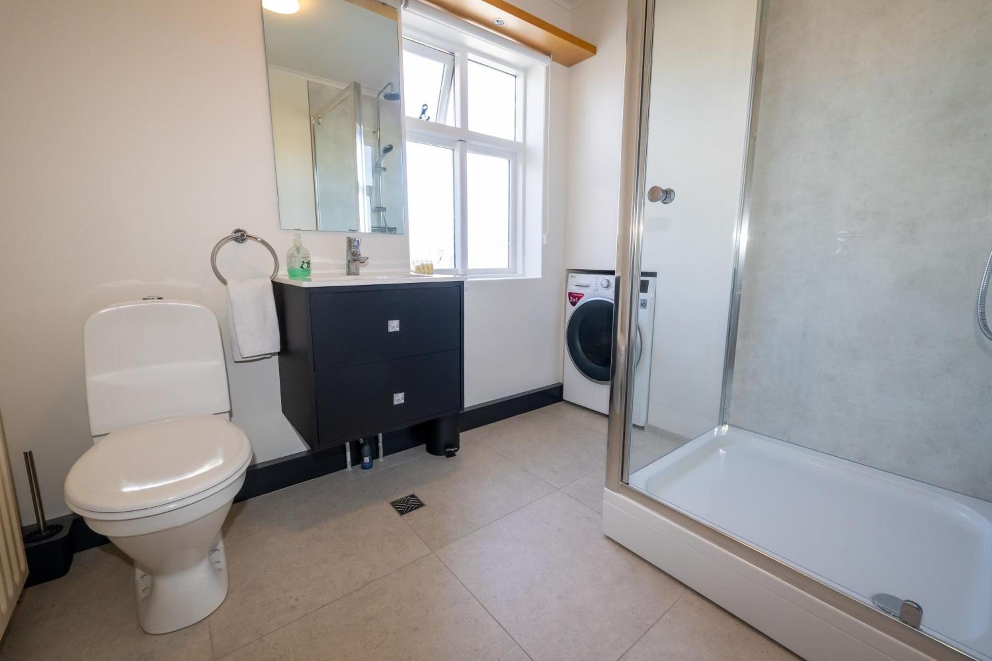 Steinaskjol Apartments آكيورِيْري المظهر الخارجي الصورة